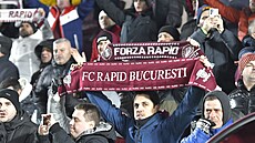 Fanou�ci Rapidu Bukure�� p�i utkání s FC Craiova 10. února 2023