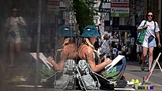 Mladá um�lkyn� na víde�ské Mariahilfer Strasse (24. �ervna 2024)
