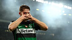 Viktor Gyökeres ze Sportingu se raduje ze svého gólu do sít� Manchesteru City.