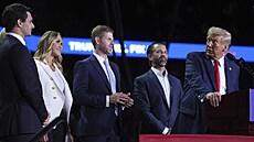 Michael Boulos, Lara Trumpová, Eric Trump, Donald Trump Jr. a Donald Trump ve...