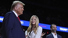 Donald Trump, Tiffany Trumpová a Donald Trump Jr. ve West Palm Beach (6....
