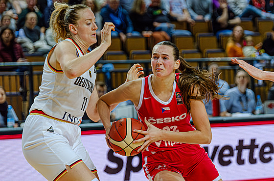 Emma �echová si p�ipsala double double, �eské basketbalistky v�ak v N�mecku neusp�ly.