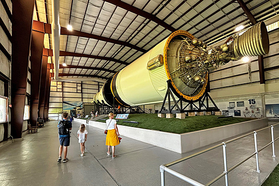 Americká vícestup�ová nosná raketa Saturn V, pou�ívaná v programu Apollo a...