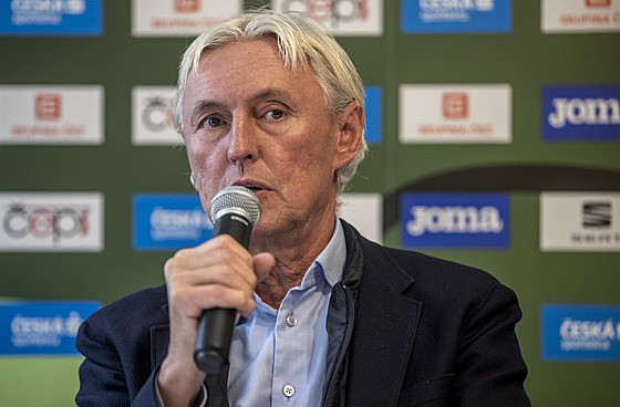 P�edseda atletického svazu Libor Varhaník na tiskové konferenci k Czech Indoor...