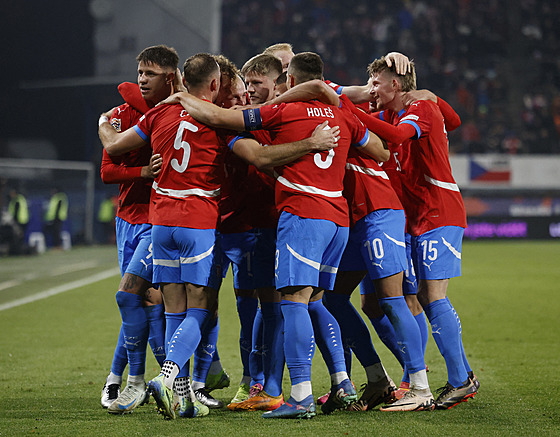 etí fotbalisté slaví gól v zápase Ligy národ proti Gruzii.