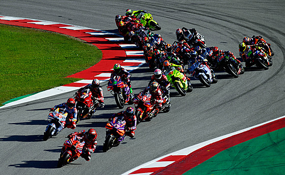 Momentka z Velké cen solidarity v Barcelon MotoGP.