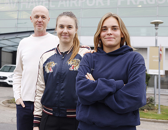 Petr Pála, Linda Nosková a Sára Bejlek se chystají na odlet do Málagy, kde se...