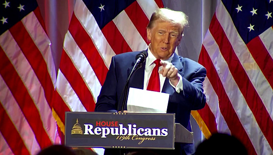 Je hezké vyhrát, �íká Trump Republikán�m p�i povolební náv�t�v� Washingtonu