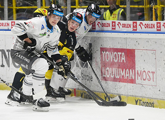 Radim �alda (vlevo) v dresu Karlových Var�.