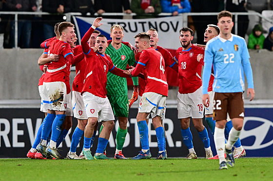 Radost eské jedenadvacítky po úspné barái o Euro s Belgií.