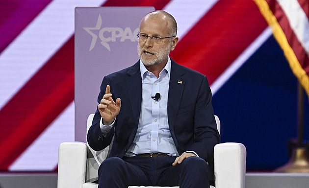 Trumpovi se nelíbí zpravodajství televizí o Íránu. Komise hrozí odebráním licencí