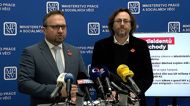 Papalášům snížit, disidentům zvednout. Jak se prosazuje spravedlnost změnami výše důchodů