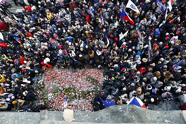 Oslavy výročí 17. listopadu: Dopravní omezení, pieta i happeningy