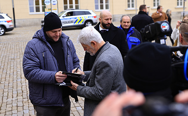 Mladá generace není zhýčkaná, ale žije ve složitějším světě, prohlásil Pavel