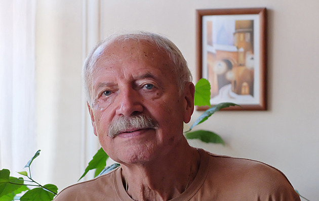 Zpvák a vdí duch skupiny Scarabeus ml k hudb blízko odmalika. V rodin...