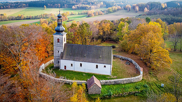 První na adu s novou fasádou pila jiní strana, letos ta protjí severní....