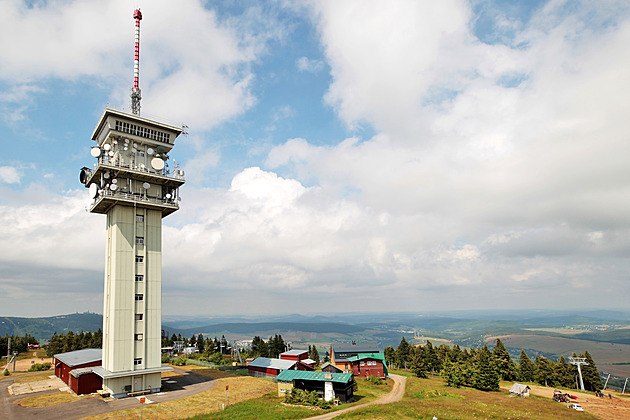 Vysíla Klínovec stojí v nadmoské výce 1243 metr na stejnojmenném nejvyím...