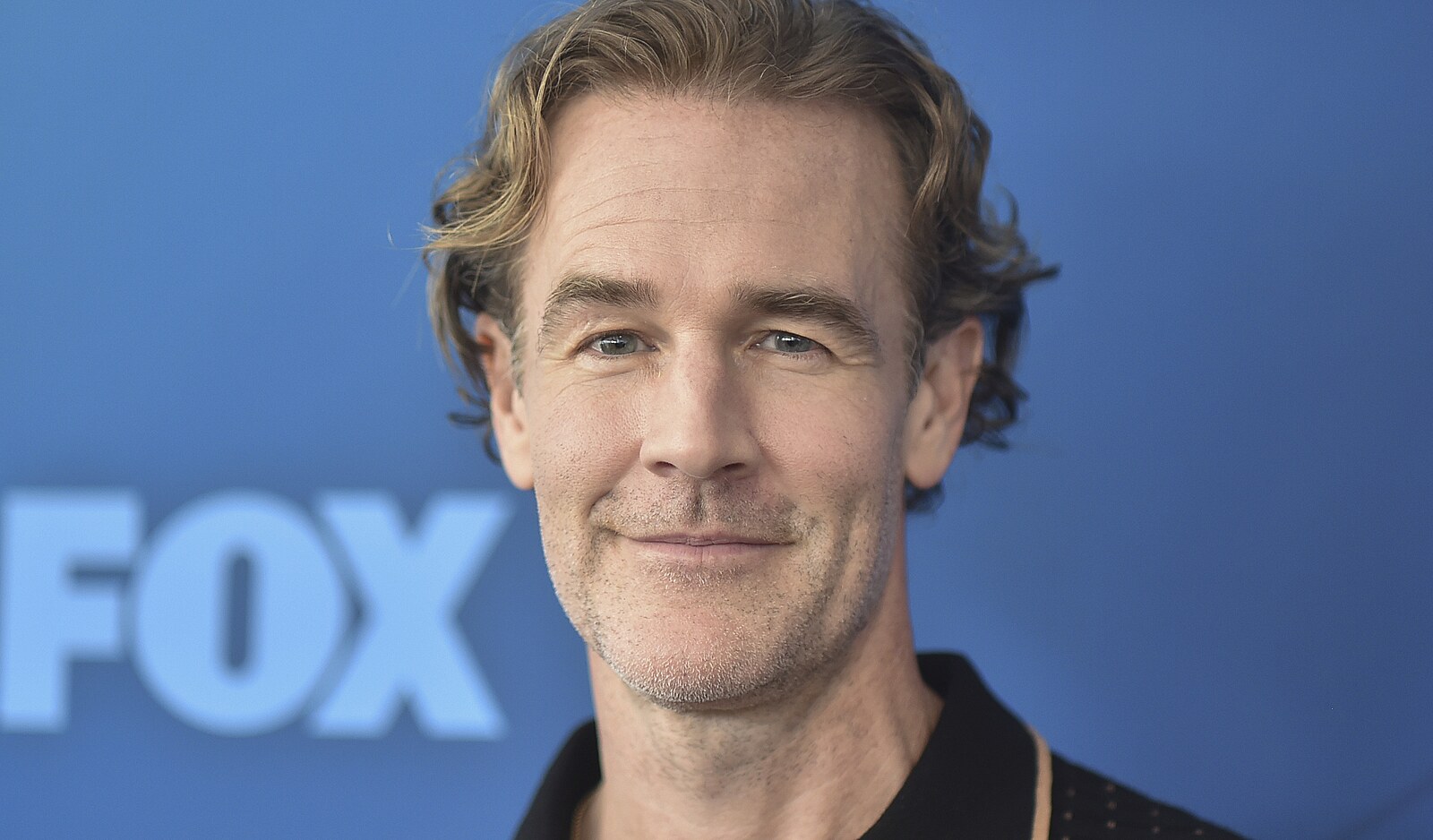 Zemřel americký herec James Van Der Beek, bojoval s rakovinou