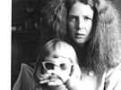 Brnnsk disidentka Jana Soukupov s dcerou Luci. (1982)