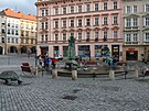 Sou�ástí Arionovy ka�ny na Horním nám�stí v Olomouci je i plou�ící se socha...