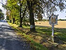 Pam�tkov� chr�n�n� k��ov� cesta v Kvasic�ch poch�z� z 19. stolet�. V p��t�ch...