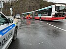 Nehoda autobusu s nkladnm vozem zablokovala most Zvodu mru v Praze (19....