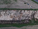 Pohled z dronu na poz�statky st�edov�k� vesnice, kterou archeologov� odkryli na...