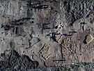 Pohled z dronu na poz�statky st�edov�k� vesnice, kterou archeologov� odkryli na...