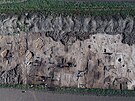 Pohled z dronu na poz�statky st�edov�k� vesnice, kterou archeologov� odkryli na...