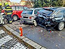 idi sdlenho automobilu naboural na praskm Strahov dalch osm aut, z...
