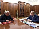 Generální �editel Mosfilmu Karen �achnazarov referuje prezidentu Putinovi o...
