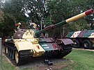 Tanky T-55. Mosfilm jich ze svého depozitá�e daroval ruské armád� 28 kus�.