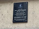 Pamtn deska hrdiny protinacistickho odboje Jaroslava Weidmanna a jeho rodiny...