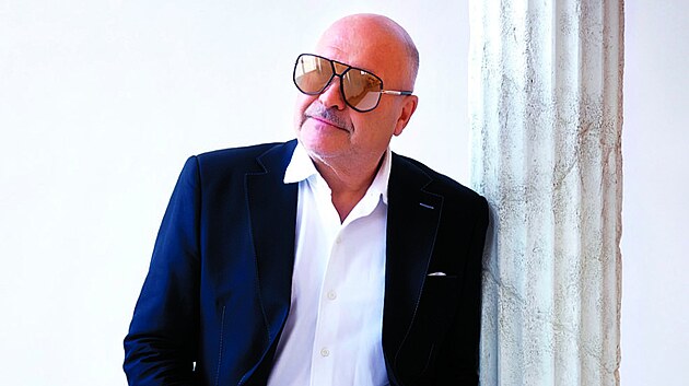 Michal David za�al hubnout kv�li Robbiemu Williamsovi.