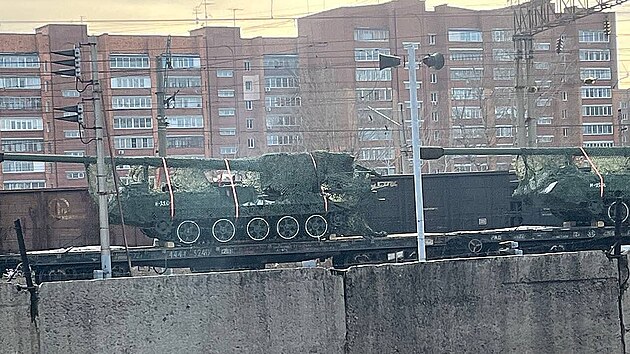 Severokorejsk� d�lost�eleck� syst�my M-1989 Koksan na nespecifikovan�m m�st� v Rusku