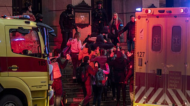 AKTUALITA: Anna Boh��ov�, MAFRA, a.s. / Tragick� st�elba na Filozofick� fakult� Univerzity Karlovy