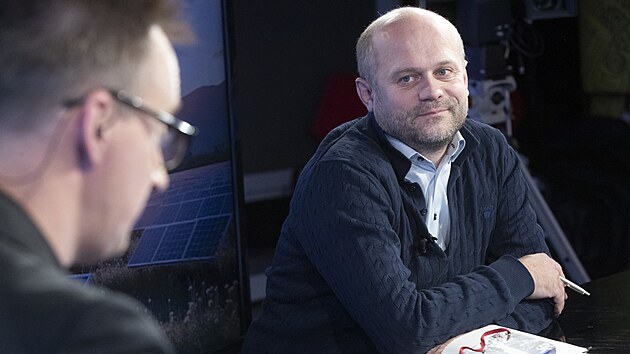 Hosty po�adu Rozst�el jsou Marek Lang, m�stop�edseda Svazu modern� energetiky, Pavel Doucha, advok�t a Radim Dohnal (na sn�mku), ekonom.  (19. listopadu 2024)