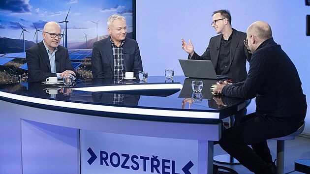 Hosty po�adu Rozst�el jsou Marek Lang, m�stop�edseda Svazu modern� energetiky, Pavel Doucha, advok�t a Radim Dohnal (vpravo), ekonom. (19. listopadu 2024)