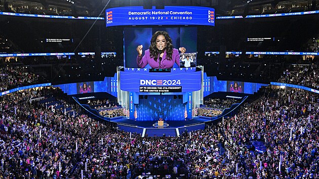Americk producentka a hereka Oprah Winfreyov hovo bhem tetho dne Nrodnho sjezdu Demokratick strany v Chicagu. (21. srpna 2024)