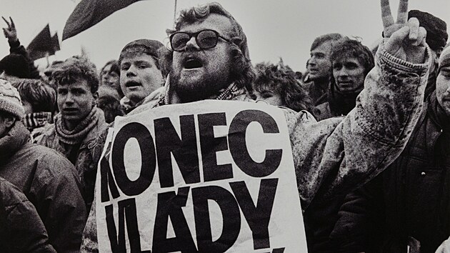 Takto zachytil atmosf�ru listopadov� Prahy fotograf Michal R��i�ka.