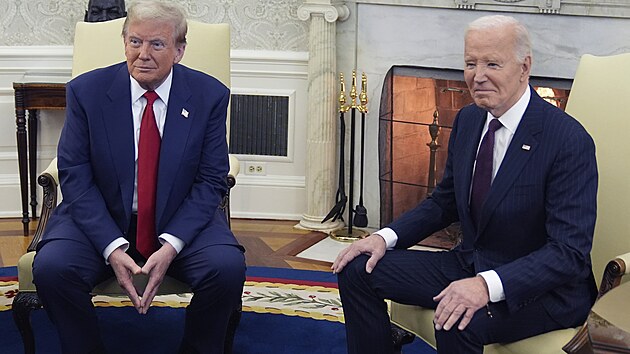 Prezident Joe Biden se setkává s nově zvoleným prezidentem Donaldem Trumpem v Oválné pracovně Bílého domu. (13. listopadu 2024)
