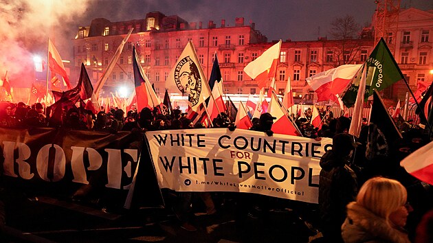 Desetitis�ce lid� se ve Var�av� z��astnily tradi�n�ho pochodu krajn� pravice organizovan�ho u p��le�itosti dne nez�vislosti. (11. listopadu 2024)