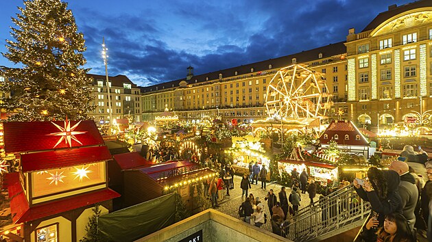 V�no�n� trhy se v Dr��anech po��daj� pravideln� u� od roku 1434.