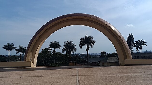 N�rodn� me�ita v ugandsk� Kampale. Ugandsk�m muslim�m ji sv�ho �asu nechal postavit libyjsk� dikt�tor Muammar Kadd�f�. (3. listopadu 2024)