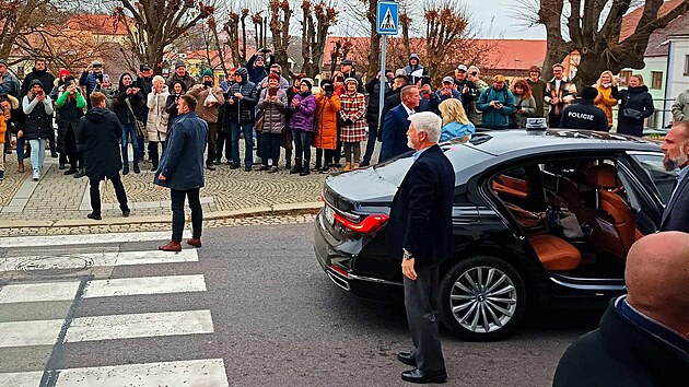 V Daicch ekalo na prezidenta Petra Pavla a jeho manelku Evu asi sto lid.
