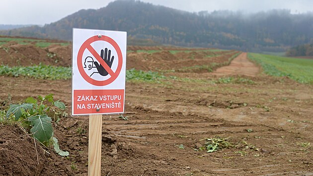 Archeologov pod Hebeovskm hbetem po detektorovm przkumu zaali v ce budouc dlnice D35 provdt sond. (14. listopadu 2024)