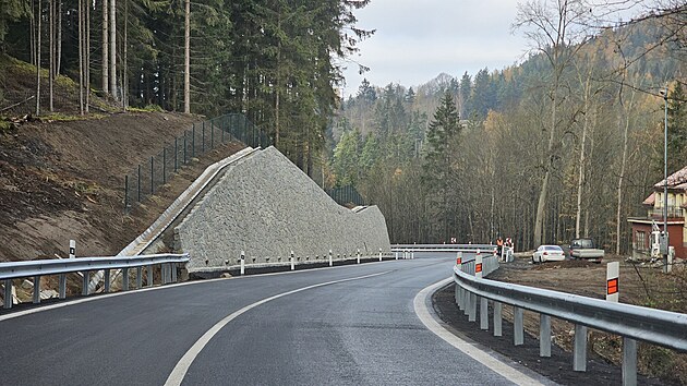 Po opakovan�ch odkladech je od soboty op�t pr�jezdn� silnice I/20 v be�ovsk�ch serpentin�ch na hlavn�m tahu mezi Karlov�mi Vary a Plzn�. (16. listopadu 2024)