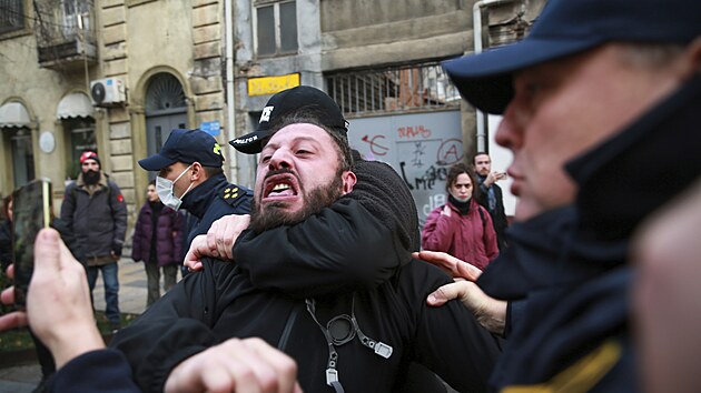 Ve Tbilisi se stetly bezpenostn sloky s demonstranty protestujcmi proti vsledkm nedvnch parlamentnch voleb. (19. listopadu 2024)