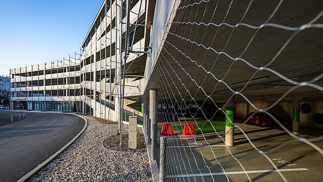 Parkovac� d�m pojme 269 aut, poslou�� z�kazn�k�m Grandu nebo Domu hudby. (7. listopadu 2024)