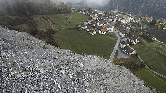 U �v�carsk� obce Brienz je lo�sk� sesuv st�le jasn� patrn�. (12. listopadu 2024)